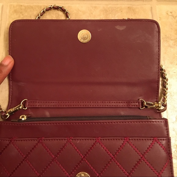 Additional pictures of burgundy purse - Picture 3 of 4