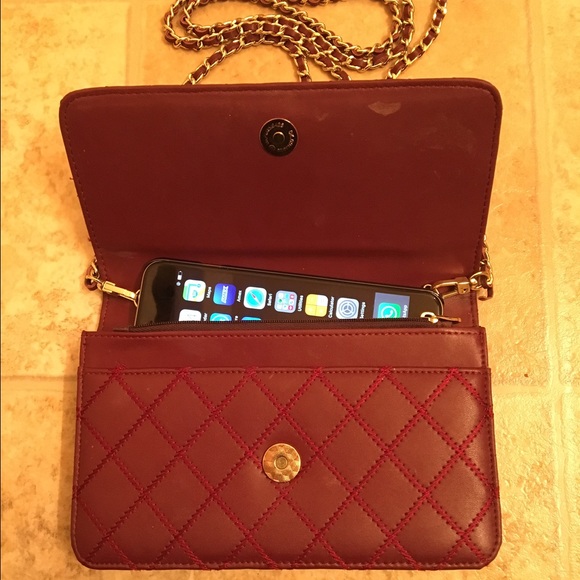 Additional pictures of burgundy purse - Picture 4 of 4