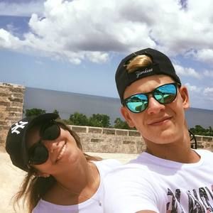 Meet your Posher, Kikiño