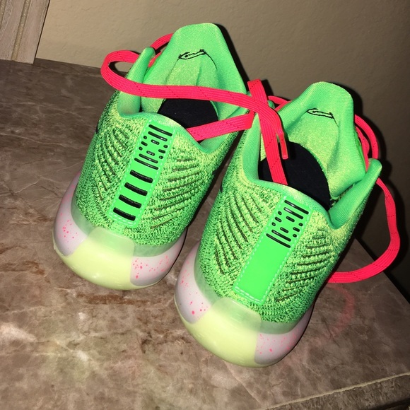 Athletic_Shoes