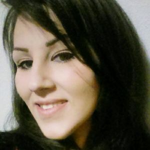 Meet your Posher, Larissa