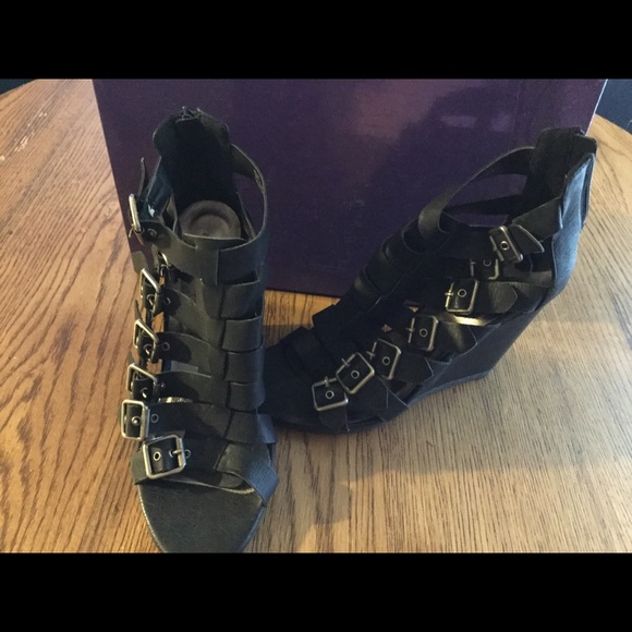 Black buckle gladiator wedges⭐️