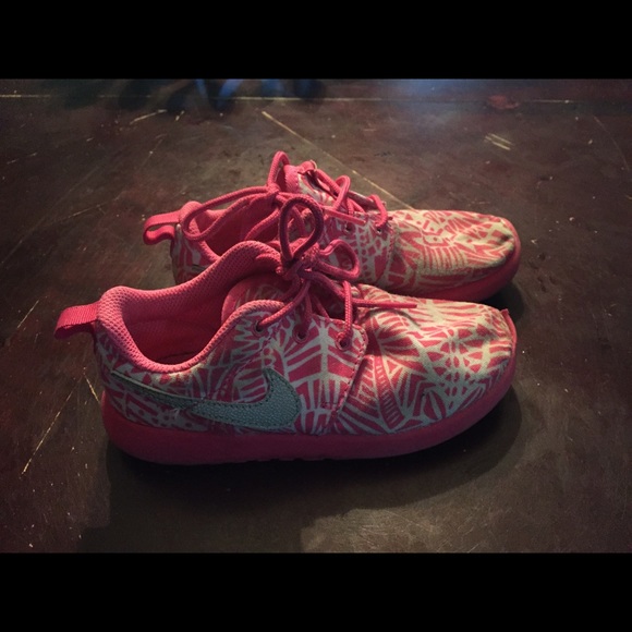Girls Nikes