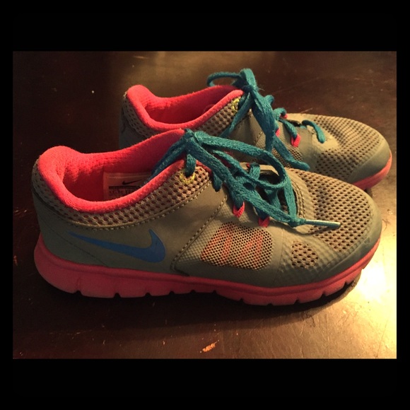 Girls grey Nikes