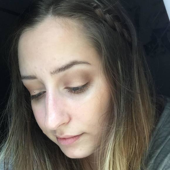 Meet your Posher, Jessica - Picture 2 of 2