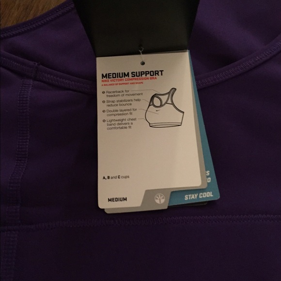 Nike Dri-Fit sports bra. NWT fits A B & C cups - Picture 4 of 4