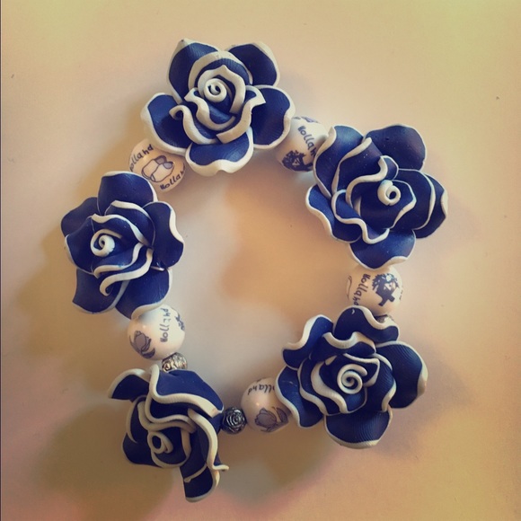 Flower bead stretch bracelet