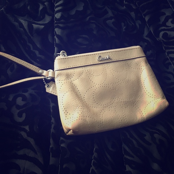 Coach Handbags - Nude Coach Clutch