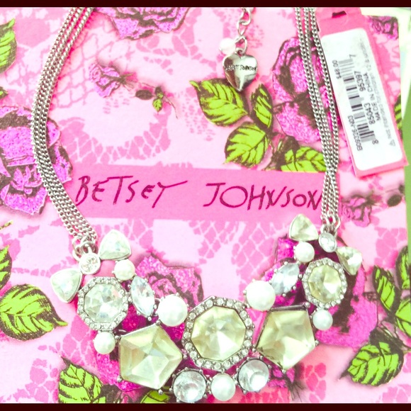 NWT~BETSEY JOHNSON RHINESTONE BIB NECKLACE