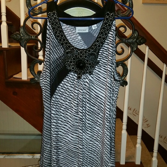 Striking shark bite tank with beautiful beading.