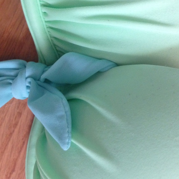 Victoria's Secret bathing suit - Picture 3 of 4