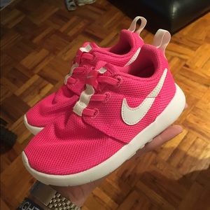 Brand new nike roshes. Size 10C. Never worn.