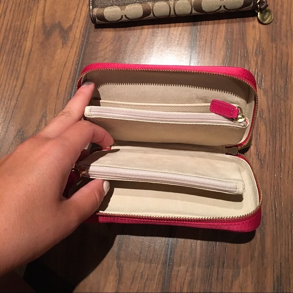 Coach - Picture 4 of 4