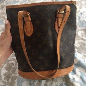 Small LV bucket