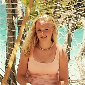 Meet your Posher, Alexis