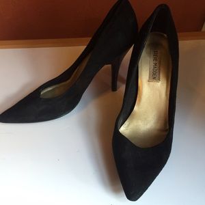 EUC Steve Madden black suede heels sz 8