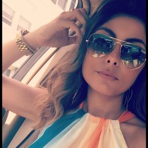 Meet your Posher, Ana