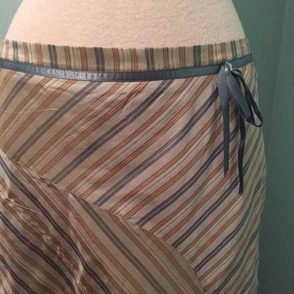 Anthropologie 100% silk skirt - Picture 3 of 4