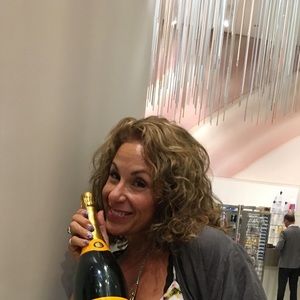 Meet your Posher, Debbie