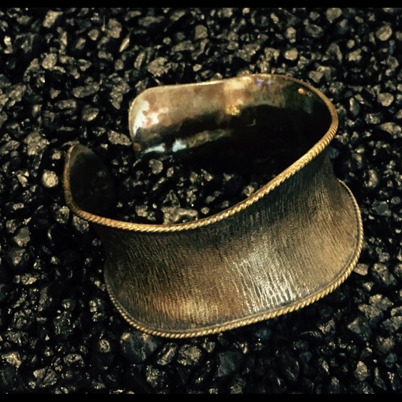 🍁 THARROS BIJOUX BRASS CUFF🍂 - Picture 2 of 4