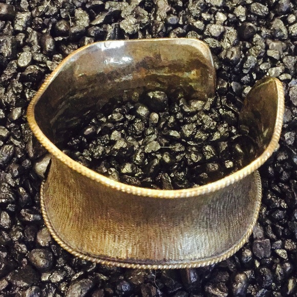 🍁 THARROS BIJOUX BRASS CUFF🍂 - Picture 3 of 4