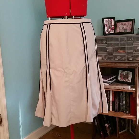 LOFT cream skirt with black accents