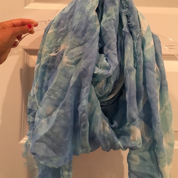 Blue wrap scarf - Picture 2 of 2