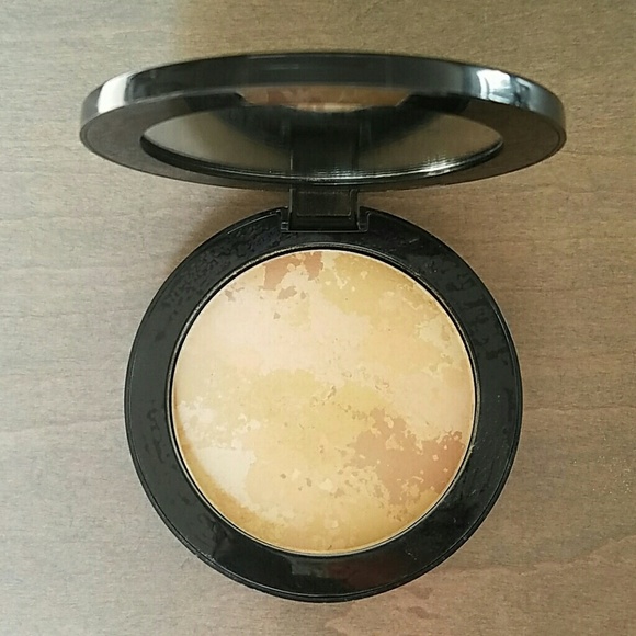 Vincent Longo velour pressed powder