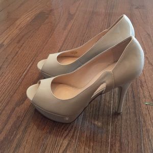 Marc Fisher open toes beige heels