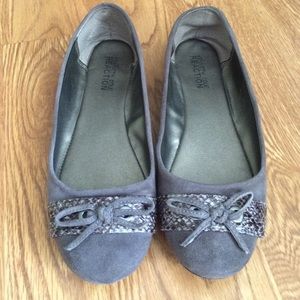 Women's Gray Kenneth Cole reaction flats size 8