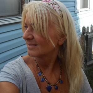 Meet your Posher, Debbie