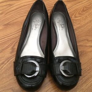 Women's black Life Stride shoes size 8