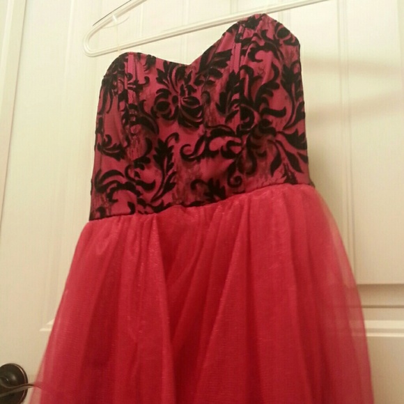 Dress - Picture 3 of 4