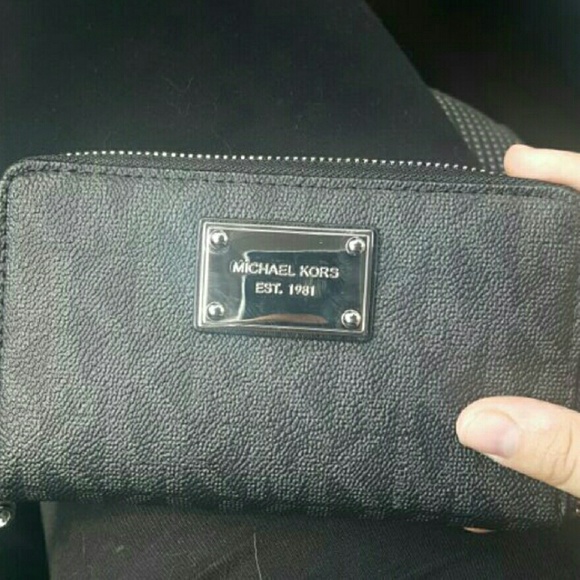 NWT Michael Kors Wallet - Picture 1 of 2