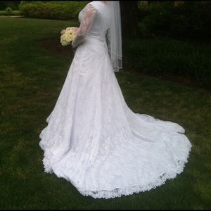 Lace wedding dress