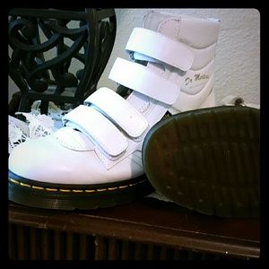 Dr. Martin's w/air cushion soles Women9...Mens8