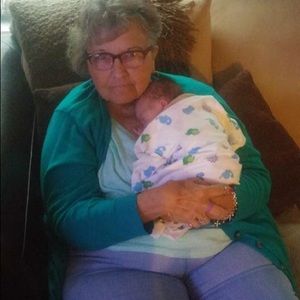 Meet your Posher, Lora