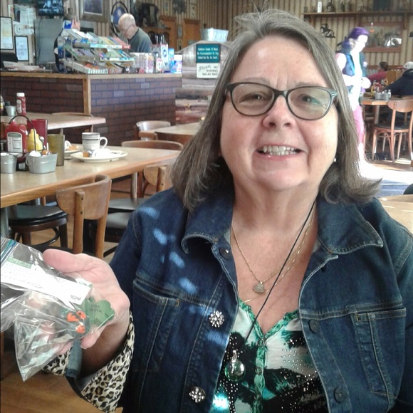 Meet your Posher, Sharon - Picture 2 of 2