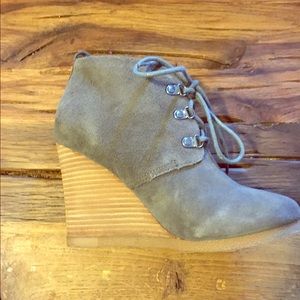 Express Wedge size 7.