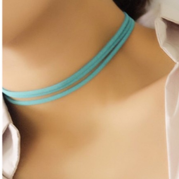 Teal choker with adjustable chain.✨