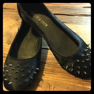 Chelsea Crew spike flats size 7.