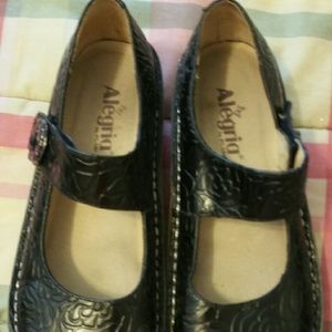 Alegria nursing shoes