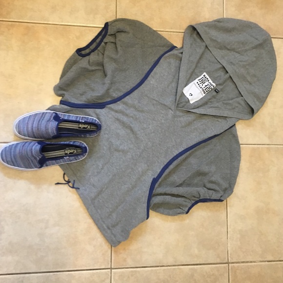 Harajuku Lovers Sweaters - Harajuku lovers batwing hooded sweater EUC!