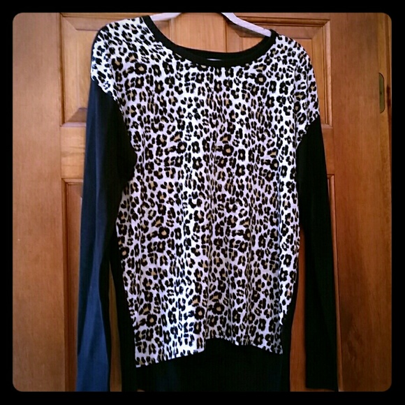 Van Heusen Sweater Size M NWT