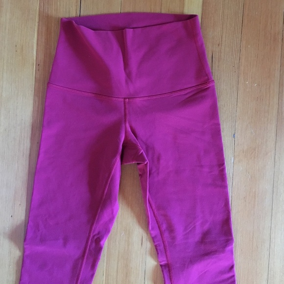 Lululemon Red High Waisted Wunder Unders- size 6