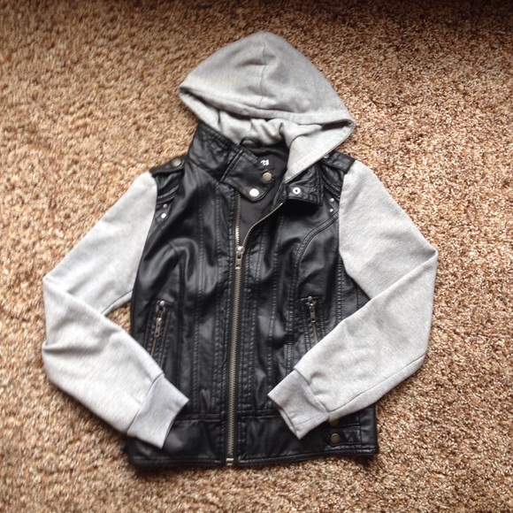 😎 Small Forever 21 faux leather jacket 😎