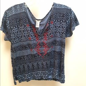 Tribal patterned shirt sleeved shirt