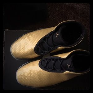 BLACK FRIDAY SALE‼️ Gold Jordan futures