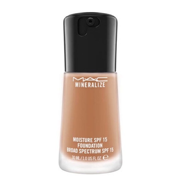 MAC Mineralized Moisture SPF 15 Foundation - NC44