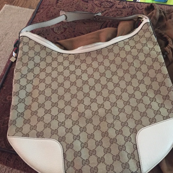 Gucci Handbags - Authentic Gucci hobo bag!!!!